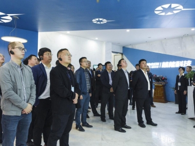 中國智能光伏產業大會領導專家蒞臨我司參觀考察